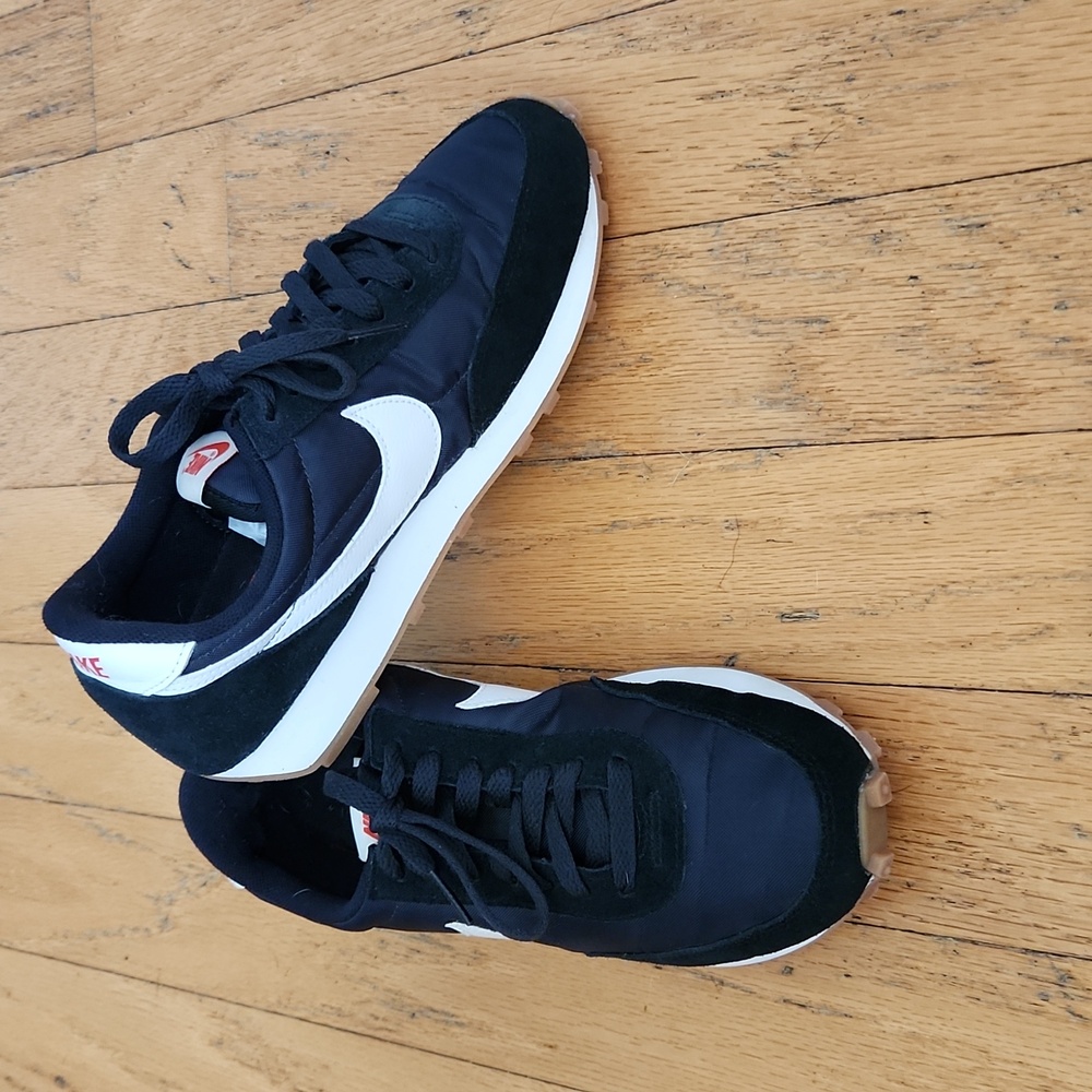 Nike Women's Black Sneakers